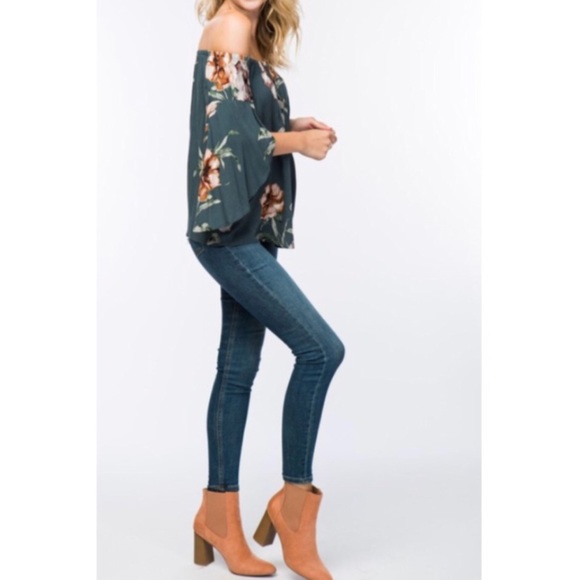 🌷Last One!! Off the Shoulder Floral Top - Picture 3 of 3